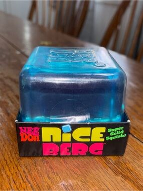 Only 1 left! NeeDoh Nice Berg - Fast shipping!